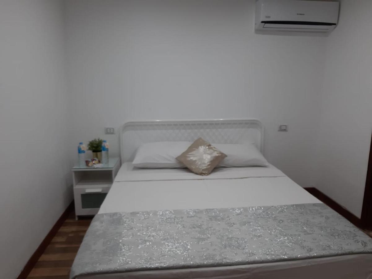 Lilly Rooms And Studio Hurghada Bagian luar foto