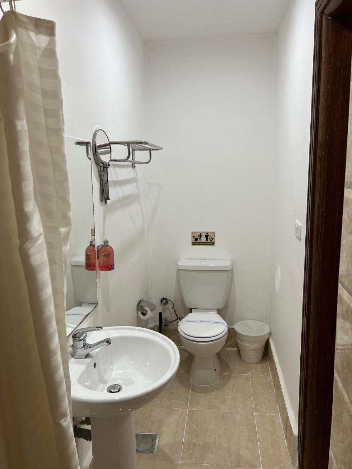 Lilly Rooms And Studio Hurghada Bagian luar foto