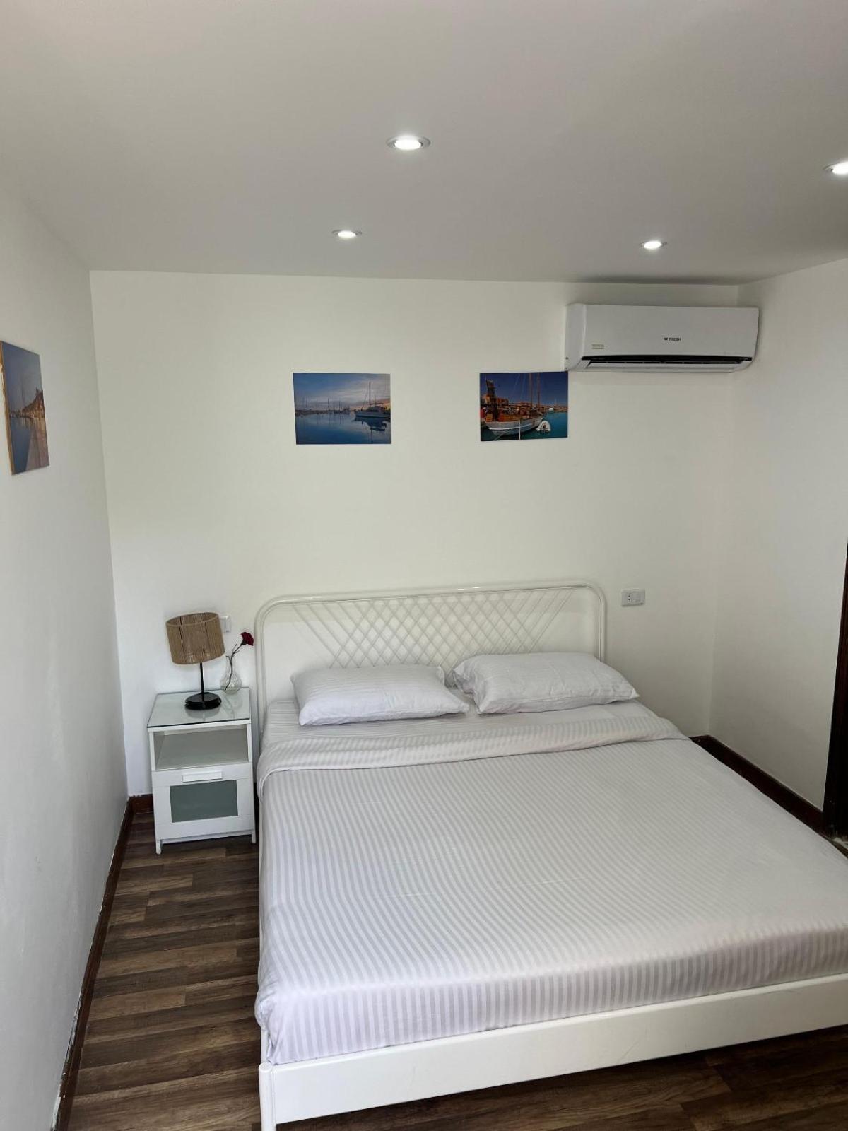 Lilly Rooms And Studio Hurghada Bagian luar foto
