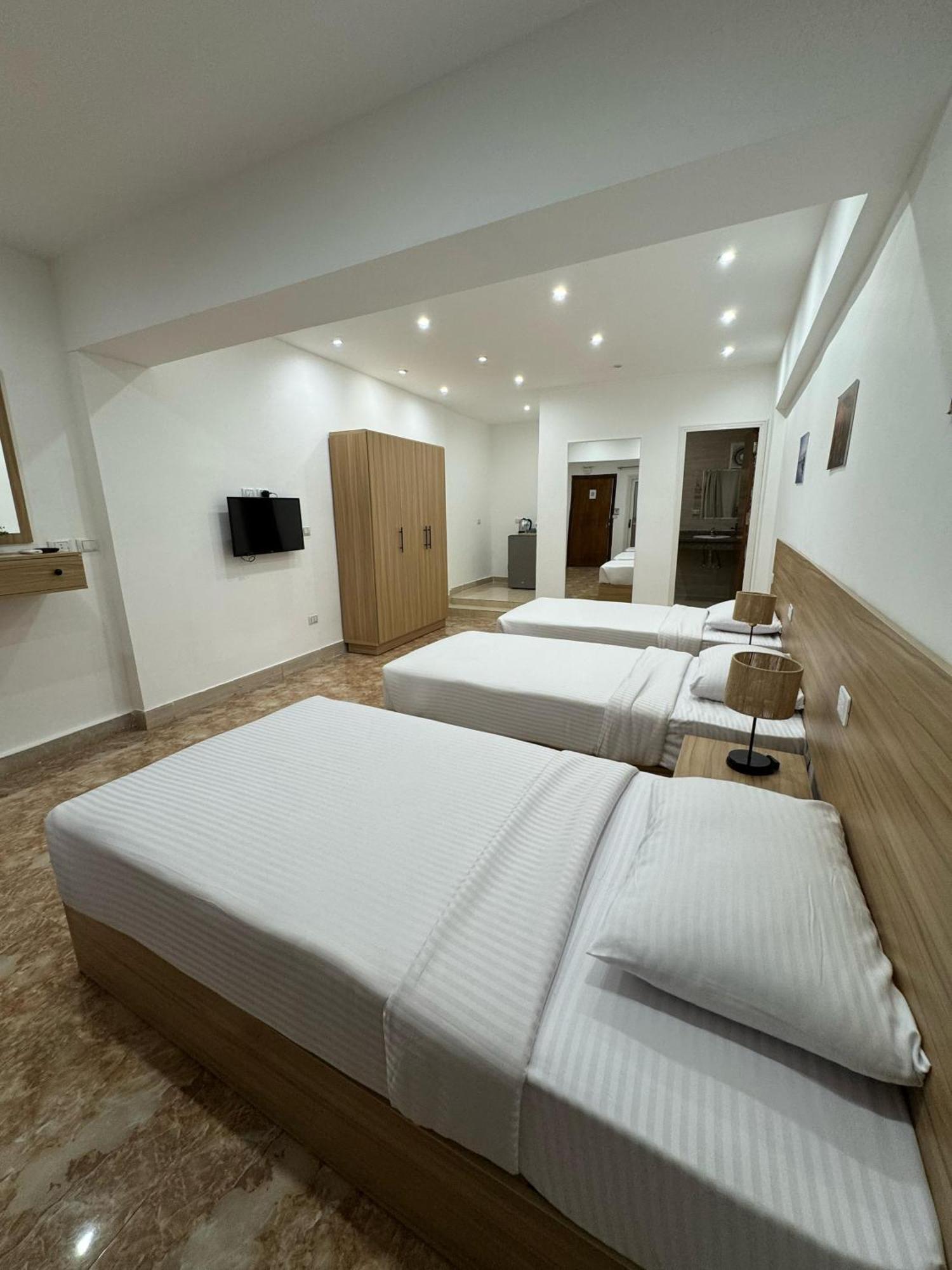 Lilly Rooms And Studio Hurghada Bagian luar foto