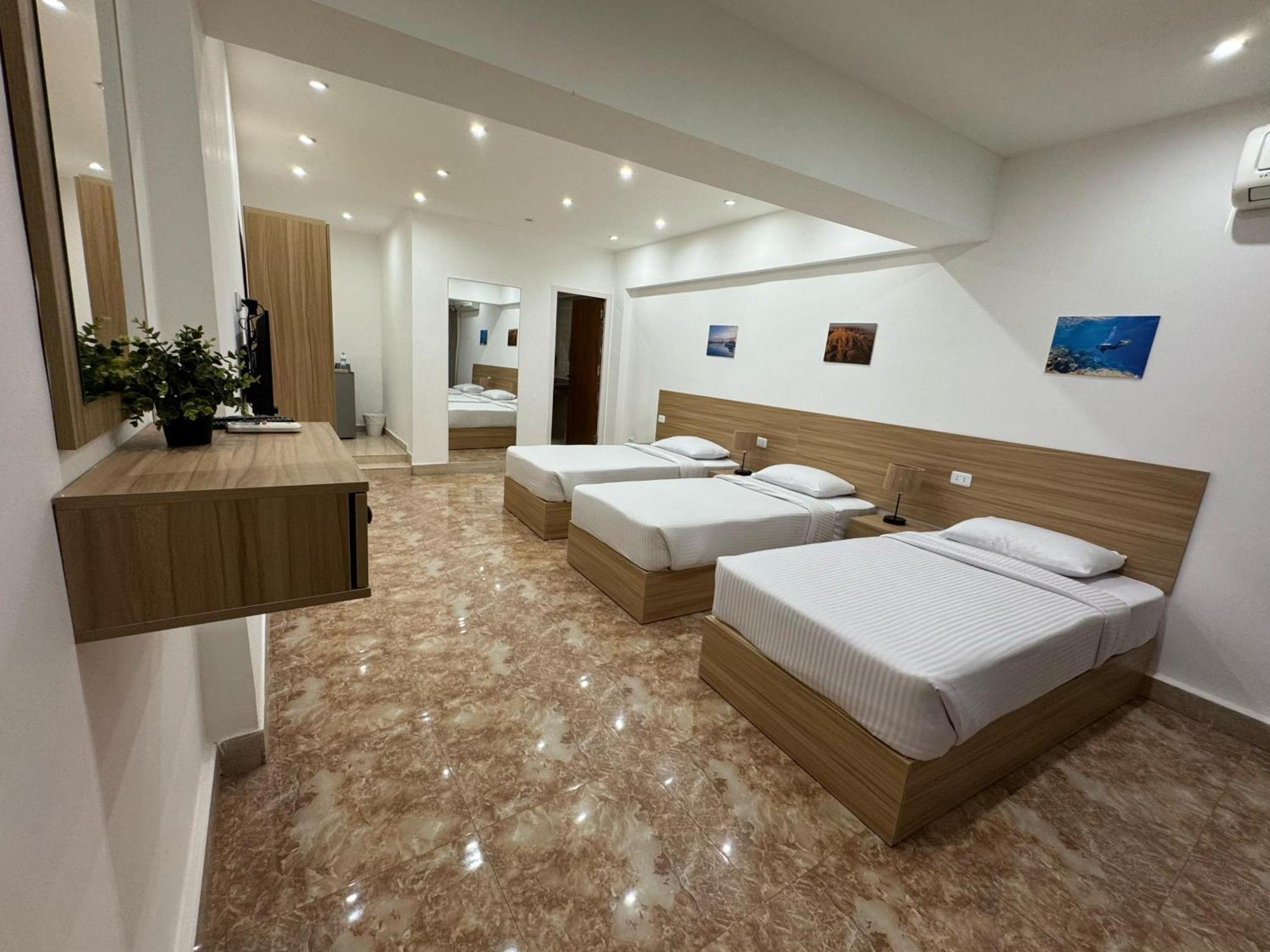 Lilly Rooms And Studio Hurghada Bagian luar foto