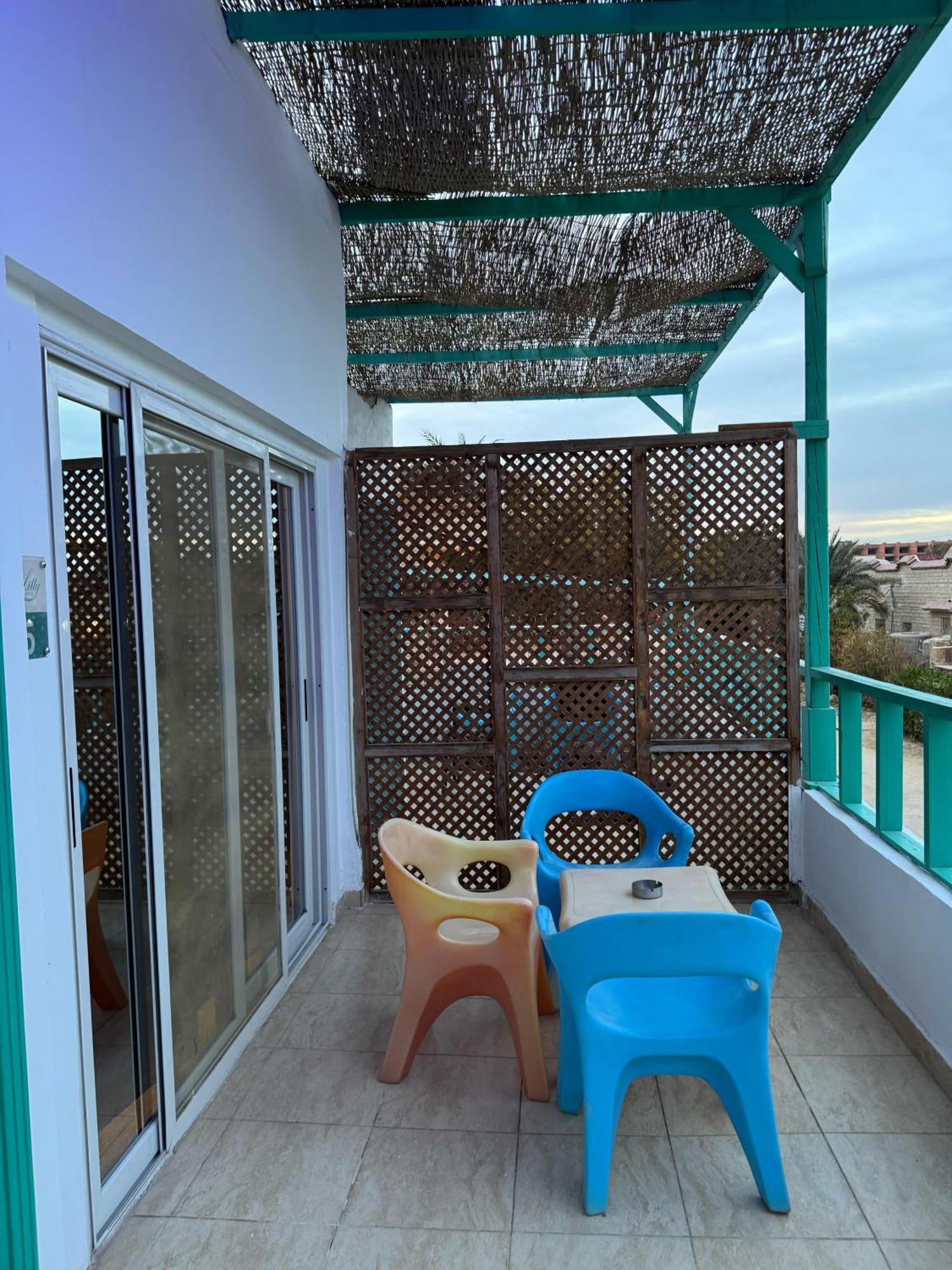 Lilly Rooms And Studio Hurghada Bagian luar foto