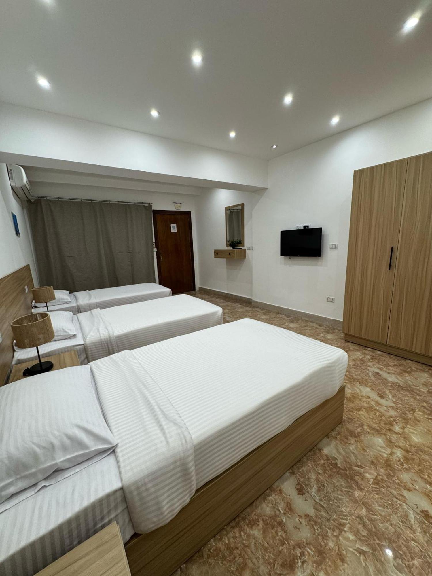 Lilly Rooms And Studio Hurghada Bagian luar foto