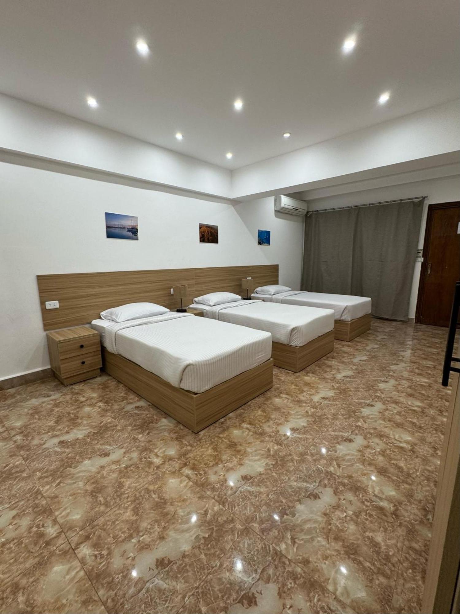 Lilly Rooms And Studio Hurghada Bagian luar foto